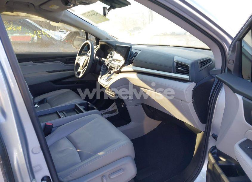 Photo 5 of 2019 Honda Odyssey EX-L (VIN 5FNRL6H74KB047085)