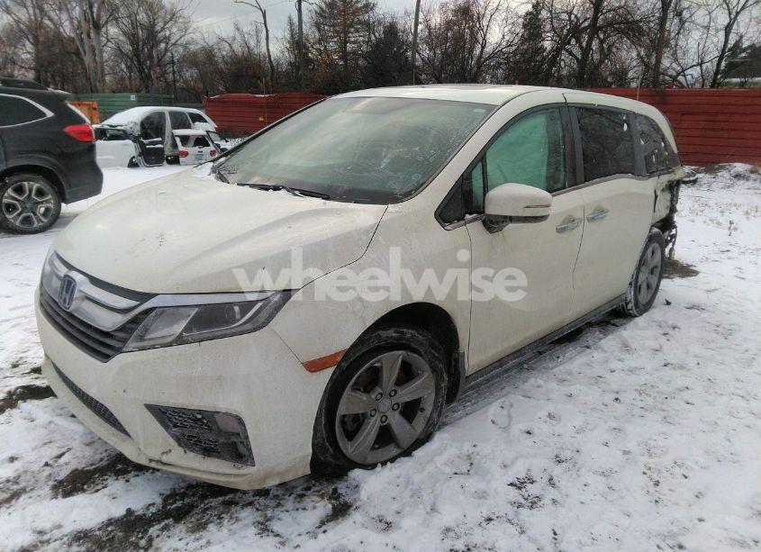 Photo 2 of 2019 Honda Odyssey EX-L (VIN 5FNRL6H74KB071662)