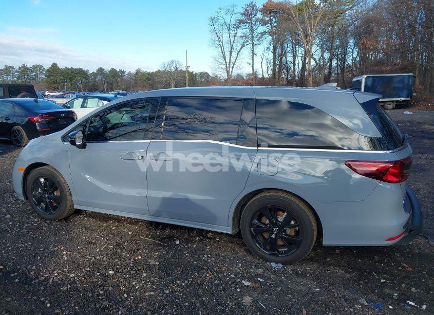Photo 14 of 2024 Honda Odyssey SPORT (VIN 5FNRL6H74RB061742)