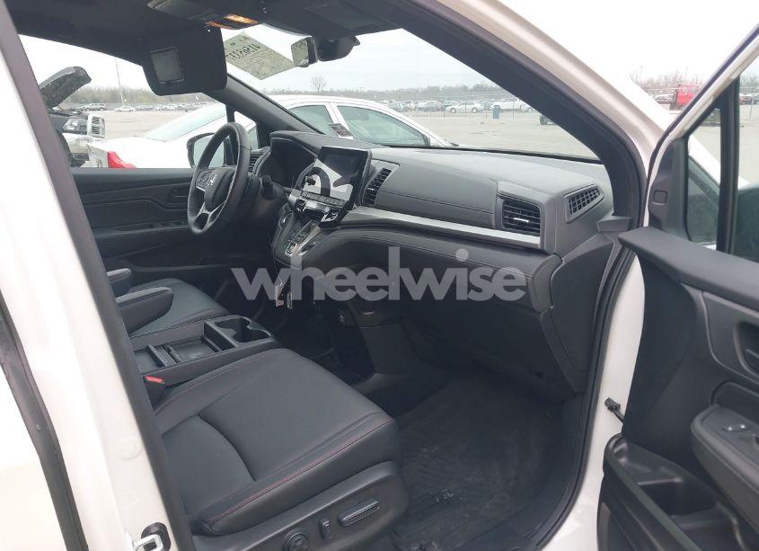 Photo 5 of 2024 Honda Odyssey SPORT (VIN 5FNRL6H74RB069338)