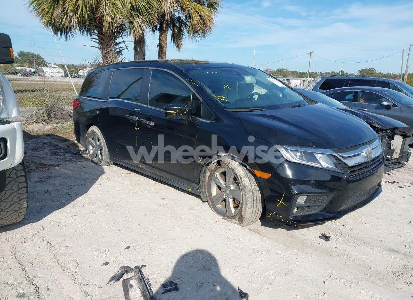 2018 Honda Odyssey EX-L (VIN 5FNRL6H75JB003885) main photo