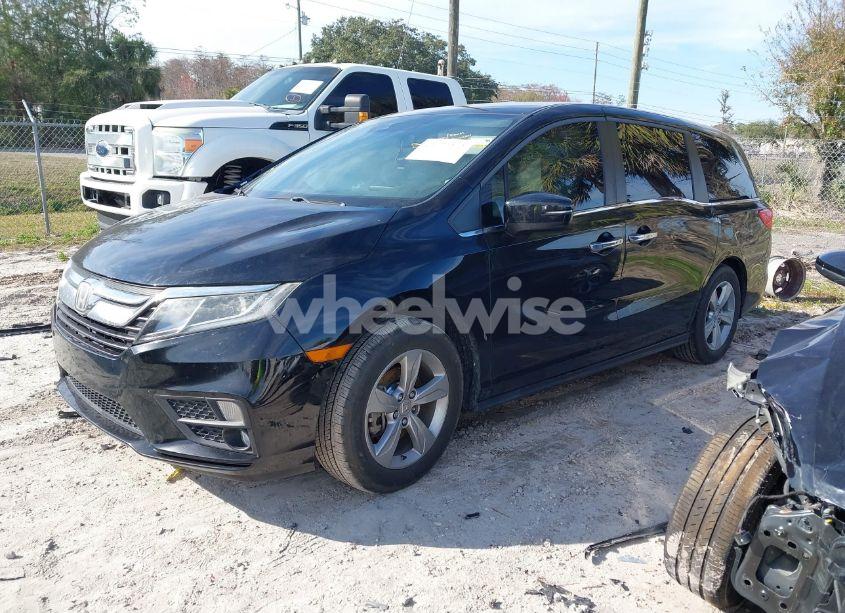 Photo 2 of 2018 Honda Odyssey EX-L (VIN 5FNRL6H75JB003885)