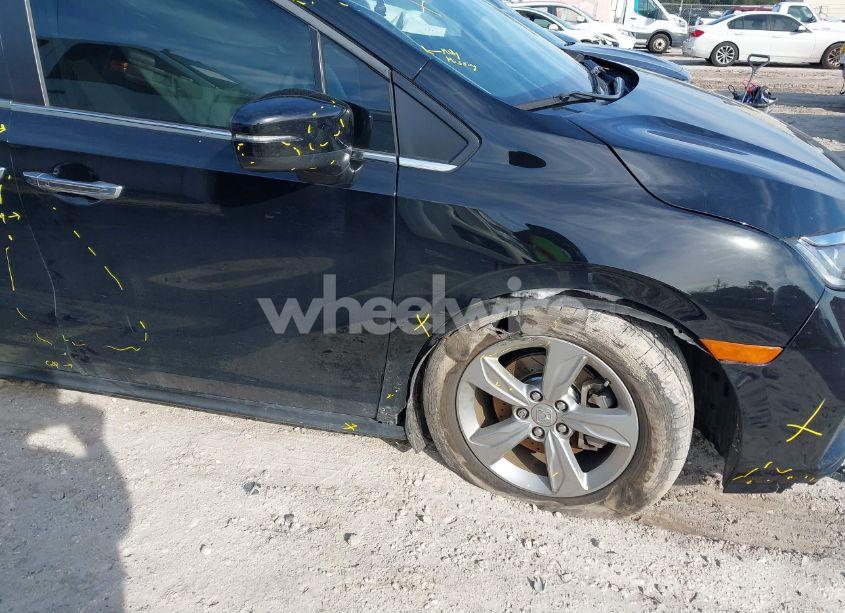 Photo 6 of 2018 Honda Odyssey EX-L (VIN 5FNRL6H75JB003885)