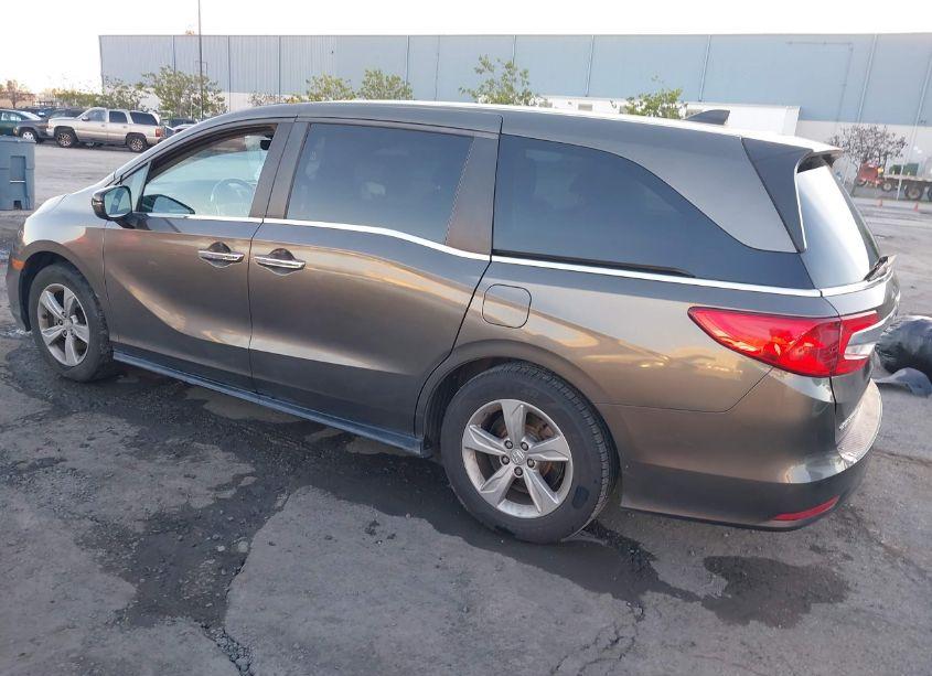 Photo 3 of 2018 Honda Odyssey EX-L (VIN 5FNRL6H75JB035915)
