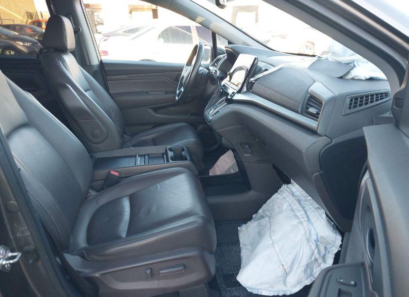 Photo 5 of 2018 Honda Odyssey EX-L (VIN 5FNRL6H75JB035915)