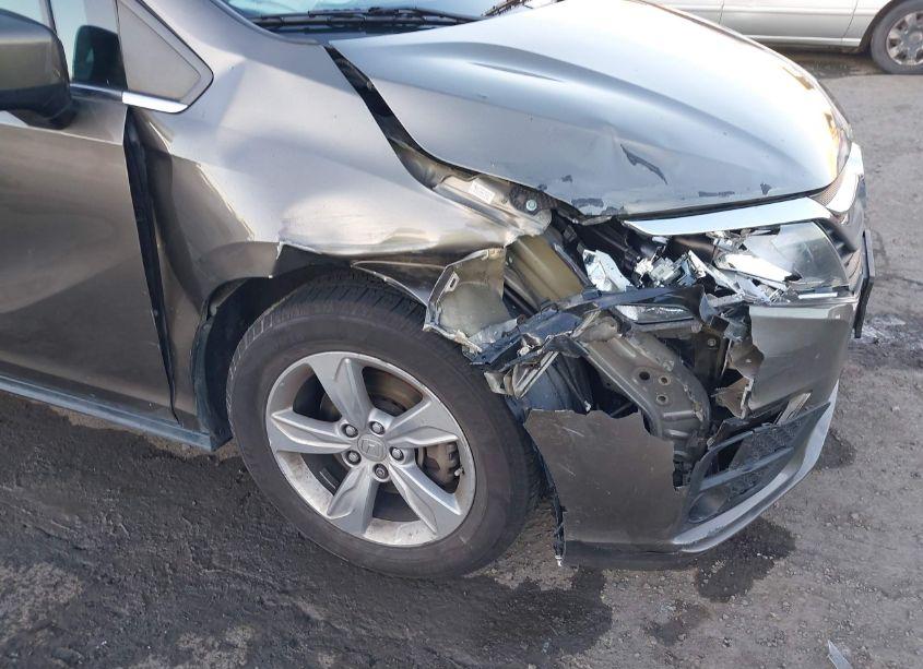 Photo 6 of 2018 Honda Odyssey EX-L (VIN 5FNRL6H75JB035915)