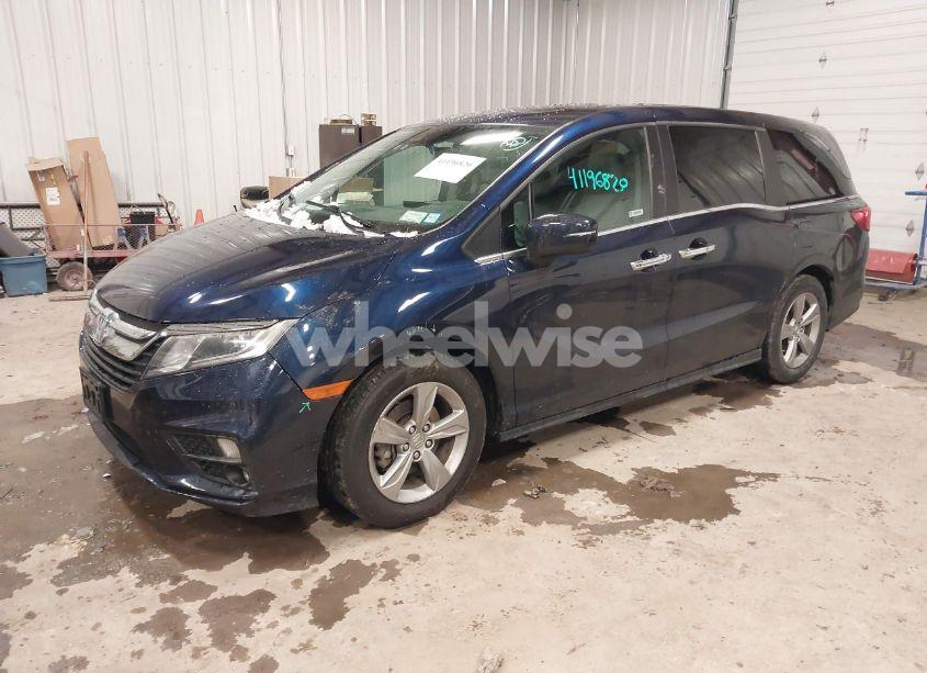 Photo 2 of 2018 Honda Odyssey EX-L (VIN 5FNRL6H75JB041861)