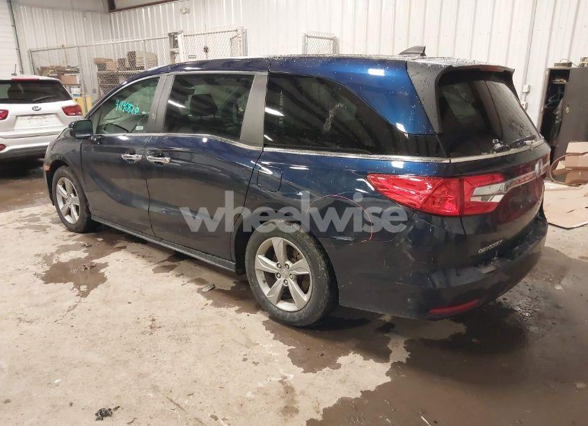 Photo 3 of 2018 Honda Odyssey EX-L (VIN 5FNRL6H75JB041861)