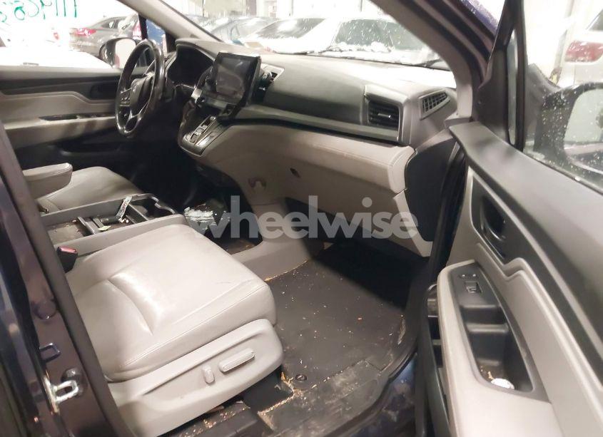 Photo 5 of 2018 Honda Odyssey EX-L (VIN 5FNRL6H75JB041861)