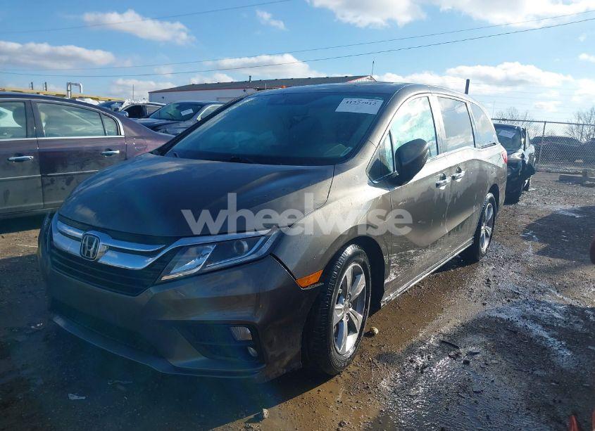 Photo 2 of 2018 Honda Odyssey EX-L (VIN 5FNRL6H75JB048258)