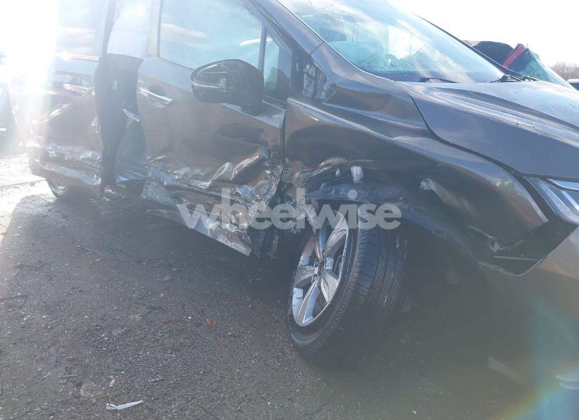 Photo 6 of 2018 Honda Odyssey EX-L (VIN 5FNRL6H75JB048258)