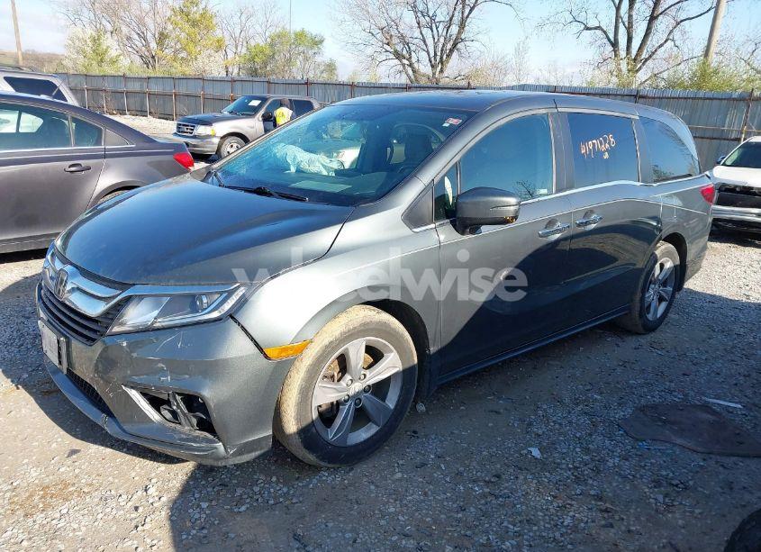 Photo 2 of 2018 Honda Odyssey EX-L (VIN 5FNRL6H75JB068929)