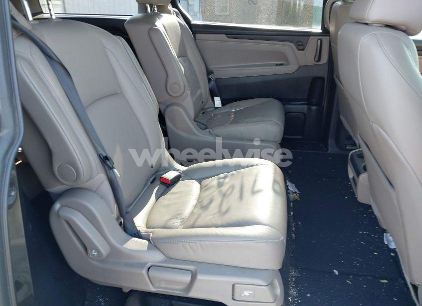 Photo 8 of 2018 Honda Odyssey EX-L (VIN 5FNRL6H75JB068929)