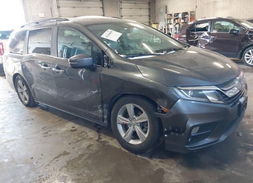 2018 Honda Odyssey EX-L (VIN 5FNRL6H75JB090266) main photo