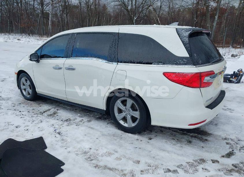 Photo 3 of 2019 Honda Odyssey EX-L (VIN 5FNRL6H75KB031039)