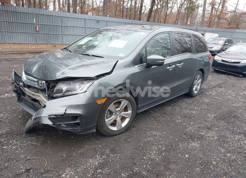 Photo 2 of 2019 Honda Odyssey EX-L (VIN 5FNRL6H75KB046477)