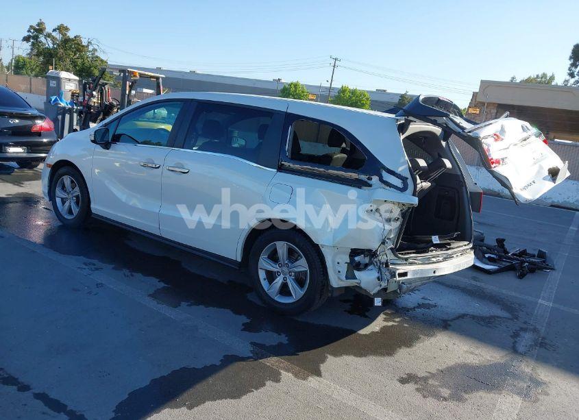 Photo 3 of 2020 Honda Odyssey EX-L/EX-L W/NAVI RES (VIN 5FNRL6H75LB051843)