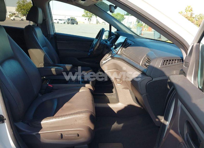 Photo 5 of 2020 Honda Odyssey EX-L/EX-L W/NAVI RES (VIN 5FNRL6H75LB051843)