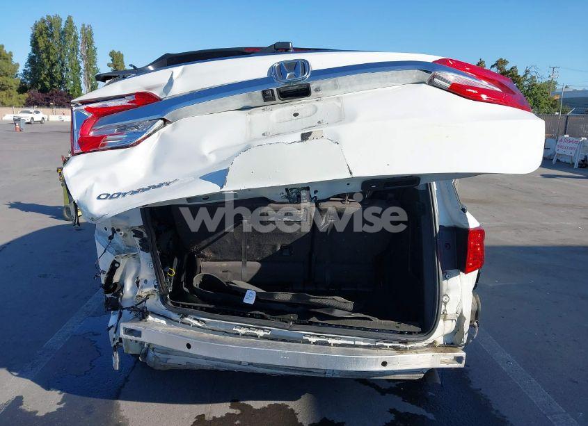 Photo 6 of 2020 Honda Odyssey EX-L/EX-L W/NAVI RES (VIN 5FNRL6H75LB051843)