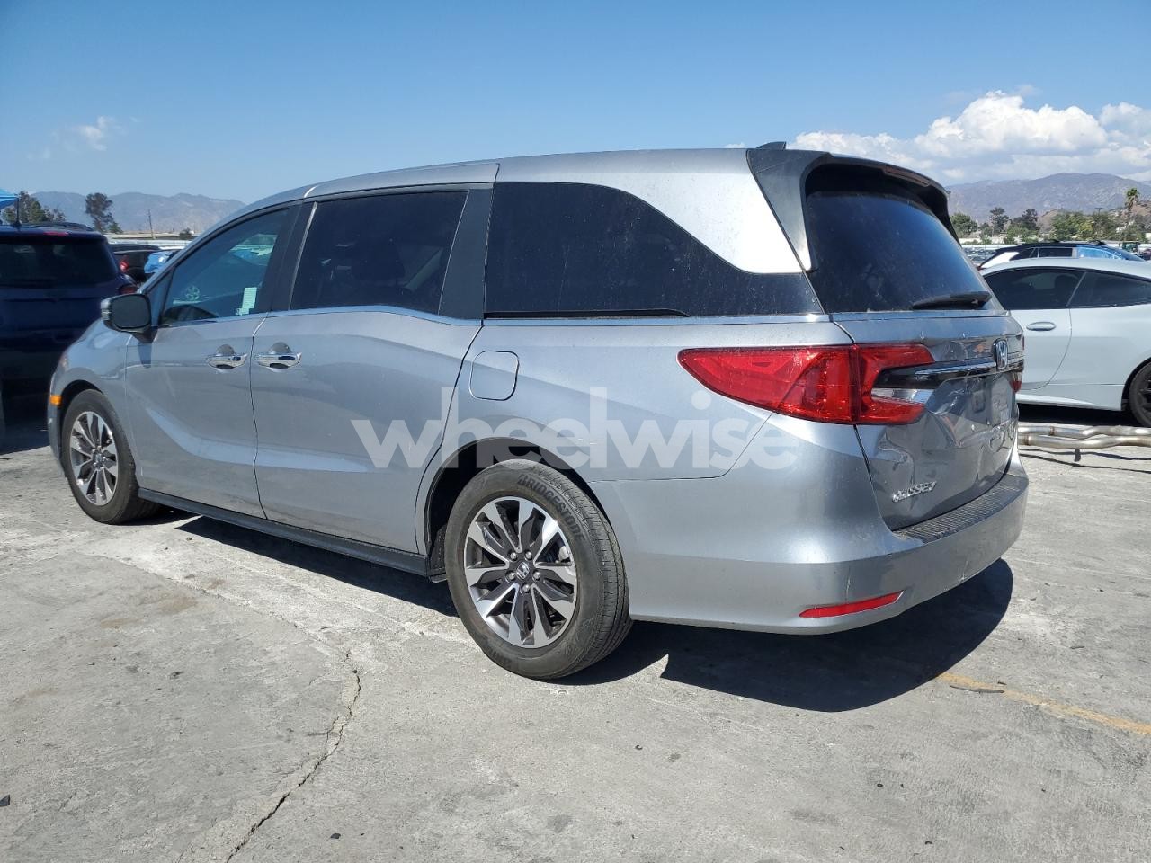 Photo 2 of 2021 HONDA ODYSSEY EXL (VIN 5FNRL6H75MB005995)