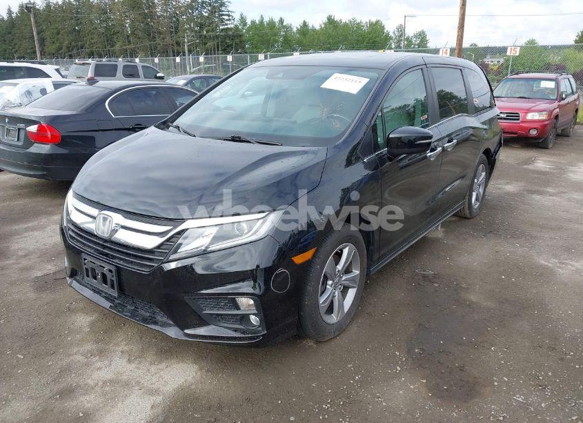 Photo 2 of 2018 Honda Odyssey EX-L (VIN 5FNRL6H76JB004527)