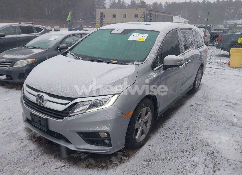 Photo 2 of 2018 Honda Odyssey EX-L (VIN 5FNRL6H76JB022347)