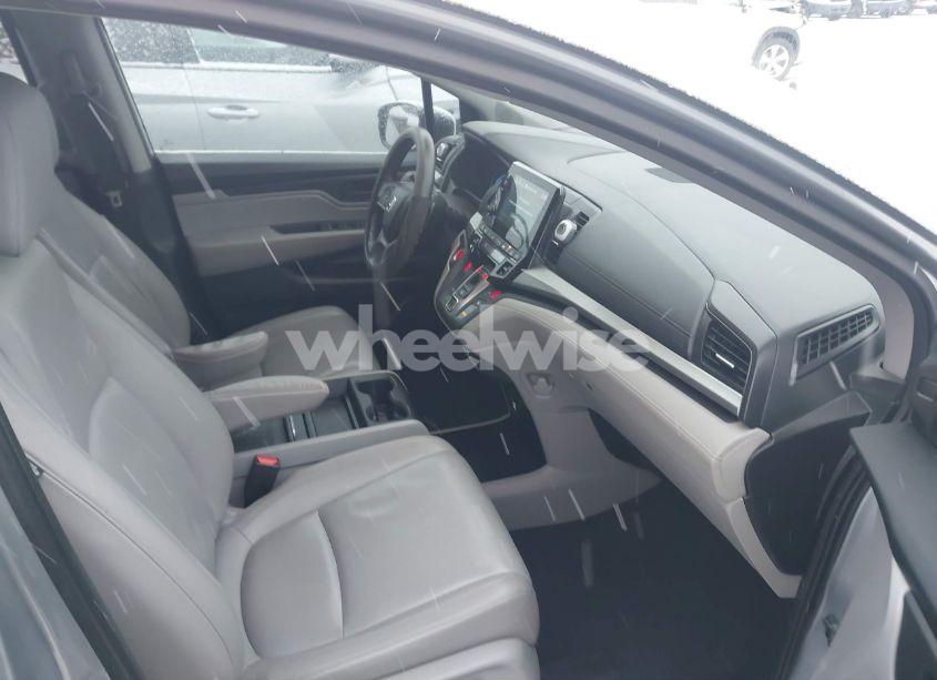 Photo 5 of 2018 Honda Odyssey EX-L (VIN 5FNRL6H76JB022347)