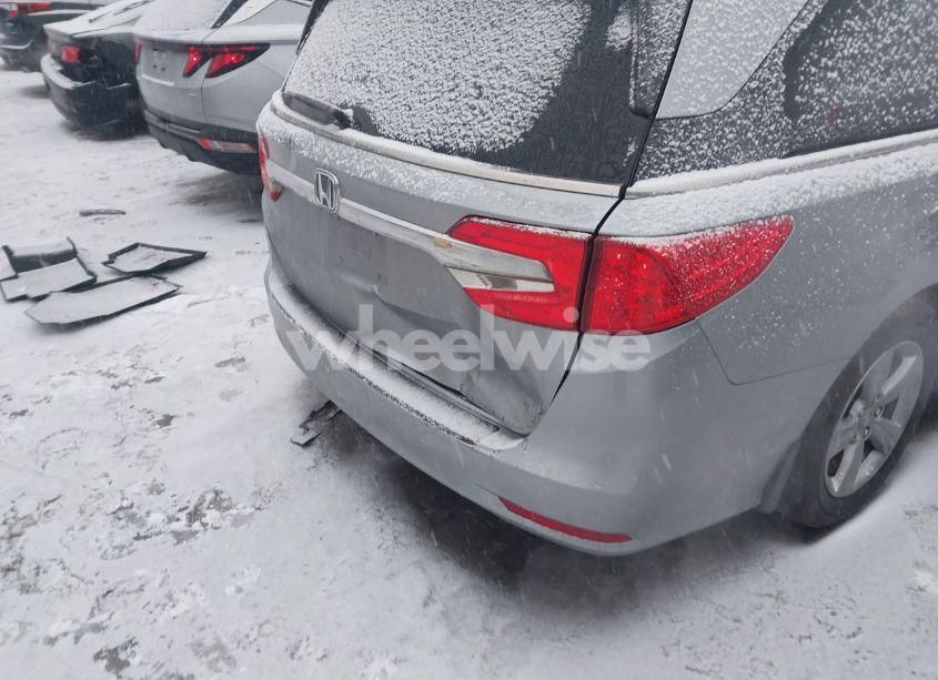 Photo 6 of 2018 Honda Odyssey EX-L (VIN 5FNRL6H76JB022347)