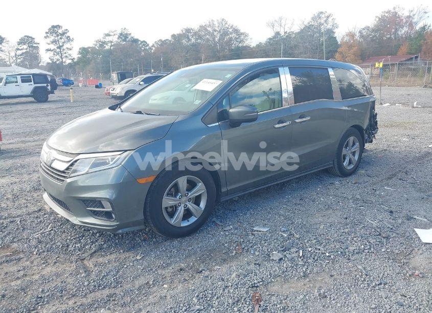 Photo 2 of 2018 Honda Odyssey EX-L (VIN 5FNRL6H76JB023949)
