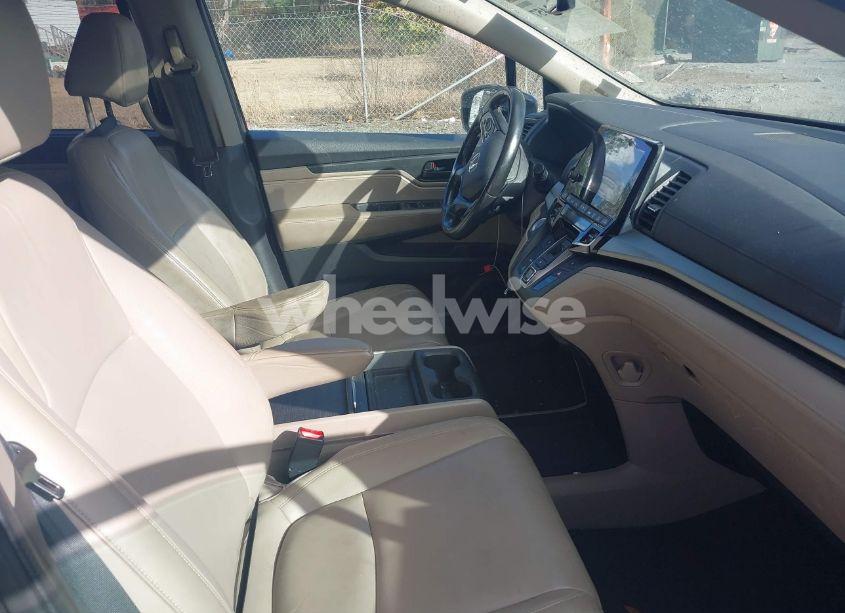 Photo 5 of 2018 Honda Odyssey EX-L (VIN 5FNRL6H76JB023949)