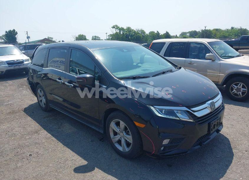 2018 Honda Odyssey EX-L (VIN 5FNRL6H76JB032182) main photo