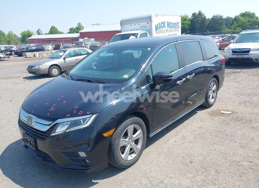 Photo 2 of 2018 Honda Odyssey EX-L (VIN 5FNRL6H76JB032182)
