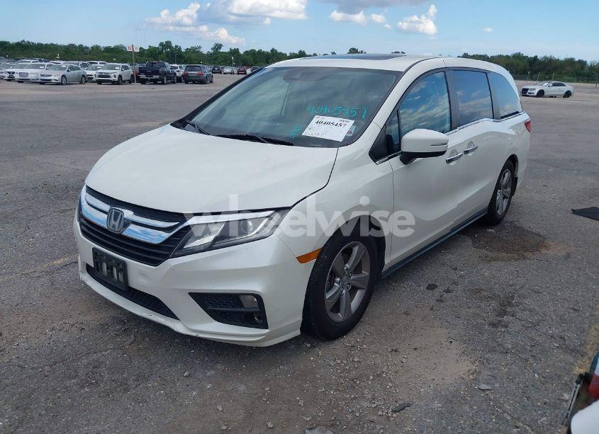 Photo 2 of 2018 Honda Odyssey EX-L (VIN 5FNRL6H76JB053937)