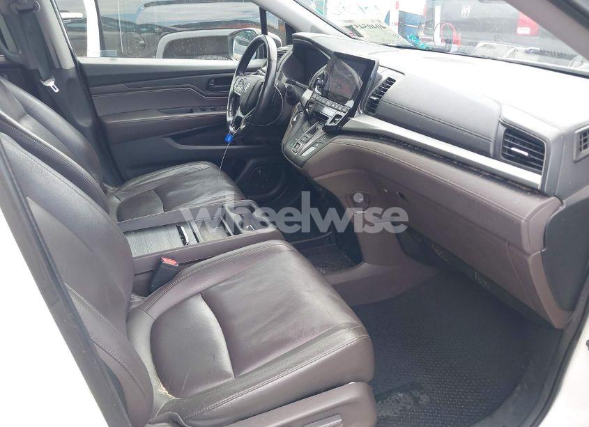 Photo 5 of 2018 Honda Odyssey EX-L (VIN 5FNRL6H76JB053937)