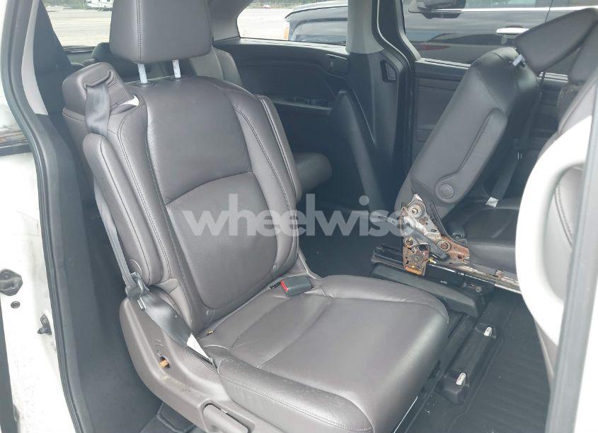 Photo 8 of 2018 Honda Odyssey EX-L (VIN 5FNRL6H76JB053937)