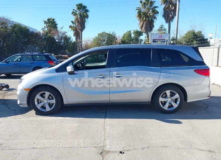 Photo 14 of 2018 Honda Odyssey EX-L (VIN 5FNRL6H76JB066008)