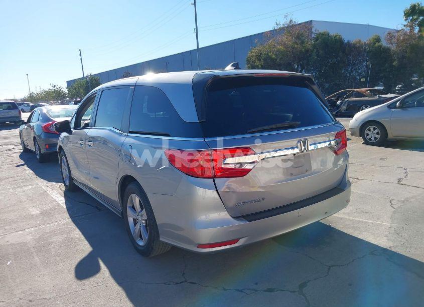 Photo 3 of 2018 Honda Odyssey EX-L (VIN 5FNRL6H76JB066008)