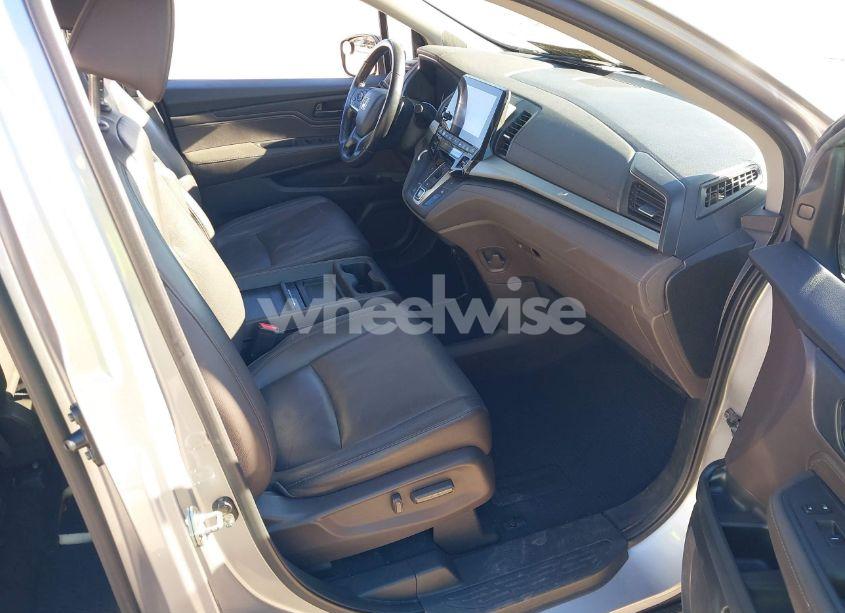 Photo 5 of 2018 Honda Odyssey EX-L (VIN 5FNRL6H76JB066008)