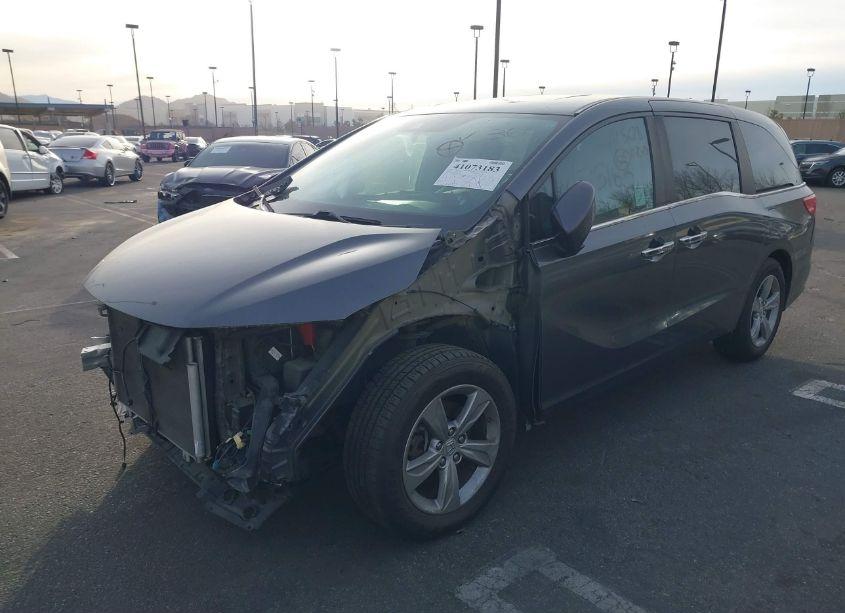 Photo 2 of 2018 Honda Odyssey EX-L (VIN 5FNRL6H76JB073105)