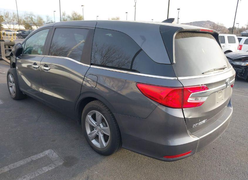 Photo 3 of 2018 Honda Odyssey EX-L (VIN 5FNRL6H76JB073105)
