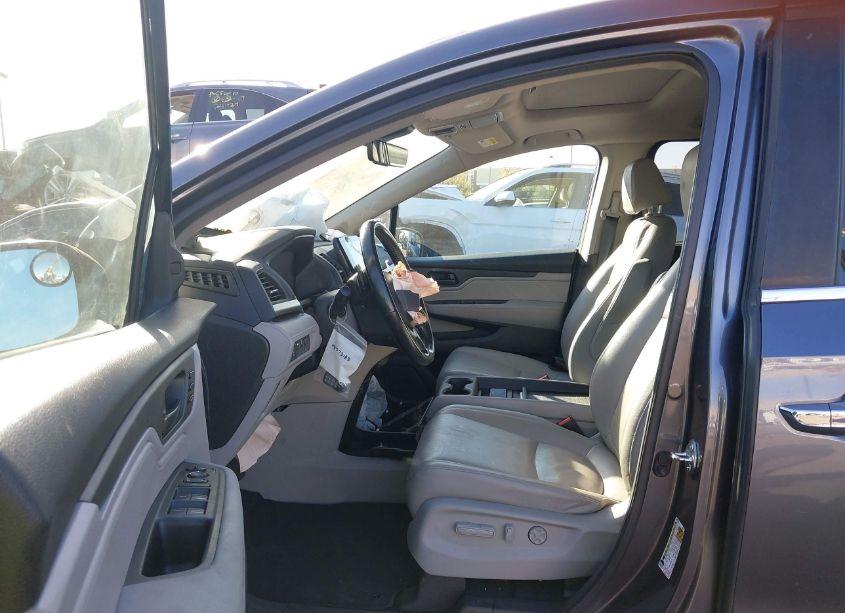 Photo 5 of 2018 Honda Odyssey EX-L (VIN 5FNRL6H76JB073105)