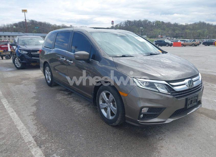 2018 Honda Odyssey EX-L (VIN 5FNRL6H76JB082421) main photo
