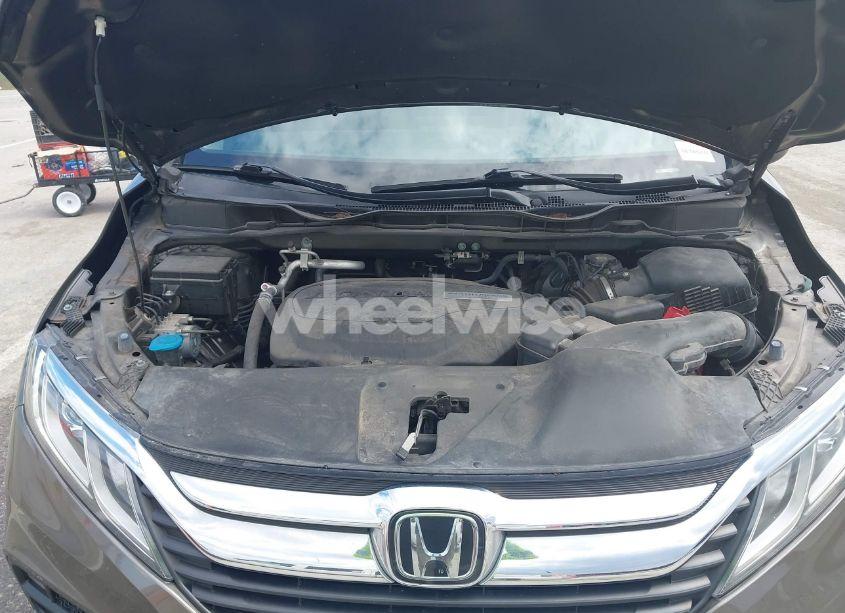 Photo 10 of 2018 Honda Odyssey EX-L (VIN 5FNRL6H76JB082421)