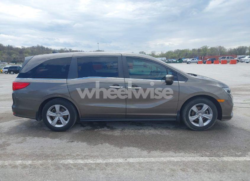 Photo 13 of 2018 Honda Odyssey EX-L (VIN 5FNRL6H76JB082421)