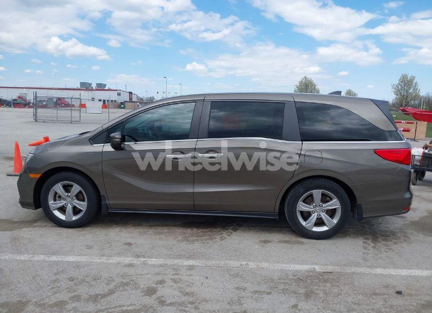 Photo 14 of 2018 Honda Odyssey EX-L (VIN 5FNRL6H76JB082421)