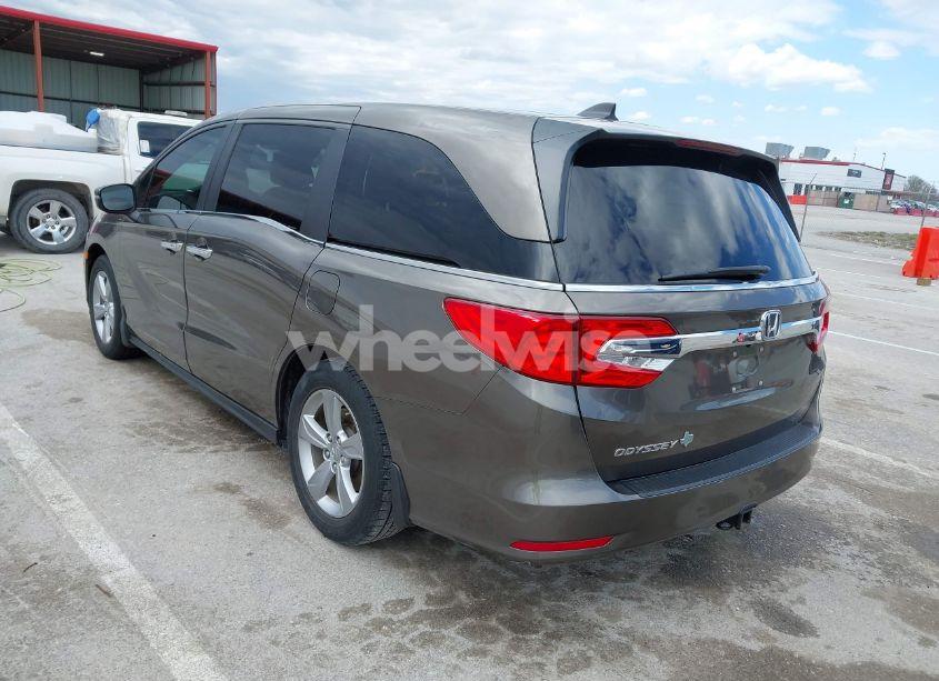 Photo 3 of 2018 Honda Odyssey EX-L (VIN 5FNRL6H76JB082421)