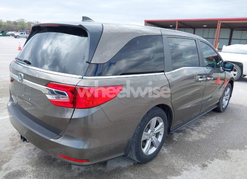 Photo 4 of 2018 Honda Odyssey EX-L (VIN 5FNRL6H76JB082421)