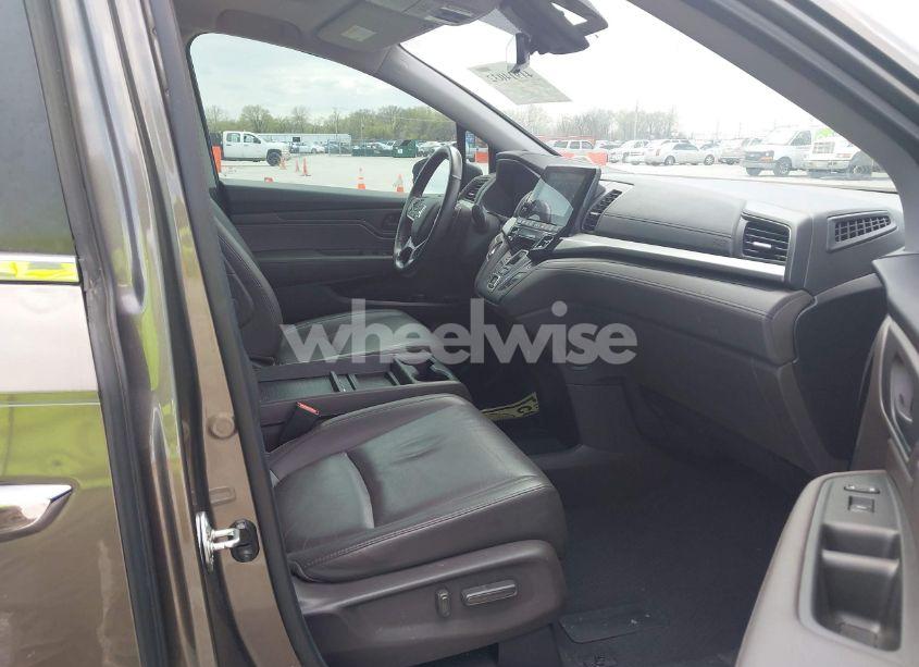 Photo 5 of 2018 Honda Odyssey EX-L (VIN 5FNRL6H76JB082421)