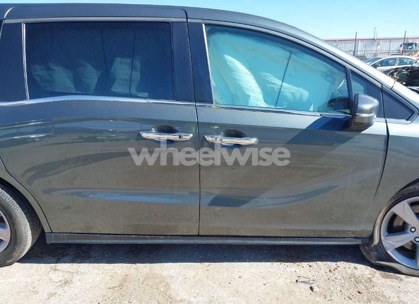 Photo 13 of 2018 Honda Odyssey EX-L (VIN 5FNRL6H76JB093581)