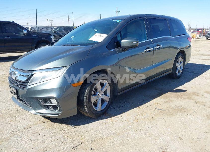 Photo 2 of 2018 Honda Odyssey EX-L (VIN 5FNRL6H76JB093581)